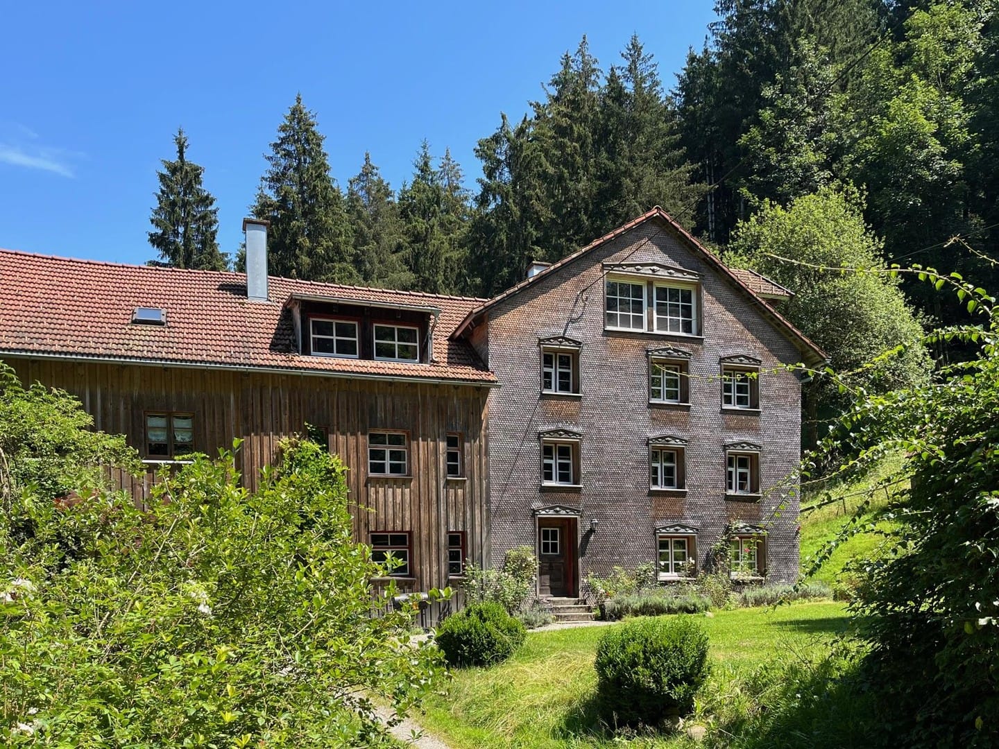 Immobilie in Weiler-Simmerberg - Historisches Bauernhaus im Allgäu in absoluter Alleinlage - Bild 1