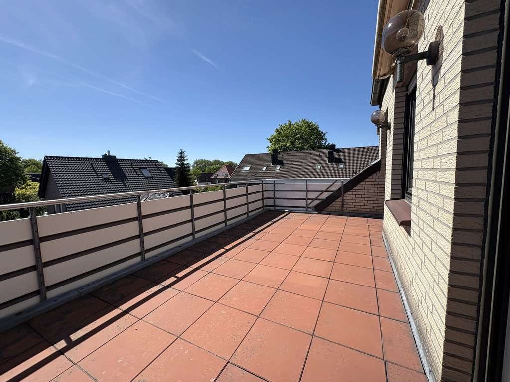 Immobilie in Warendorf - Luftig wohnen mit Weitblick – charmante Dachgeschosswohnung mit Balkon & Garage in Warendorf - Bild 2
