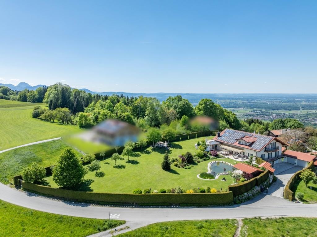 Immobilie in Samerberg - Klassische Eleganz: Großzügige Residenz mit Schwimmbad und Panoramablick - Bild 1