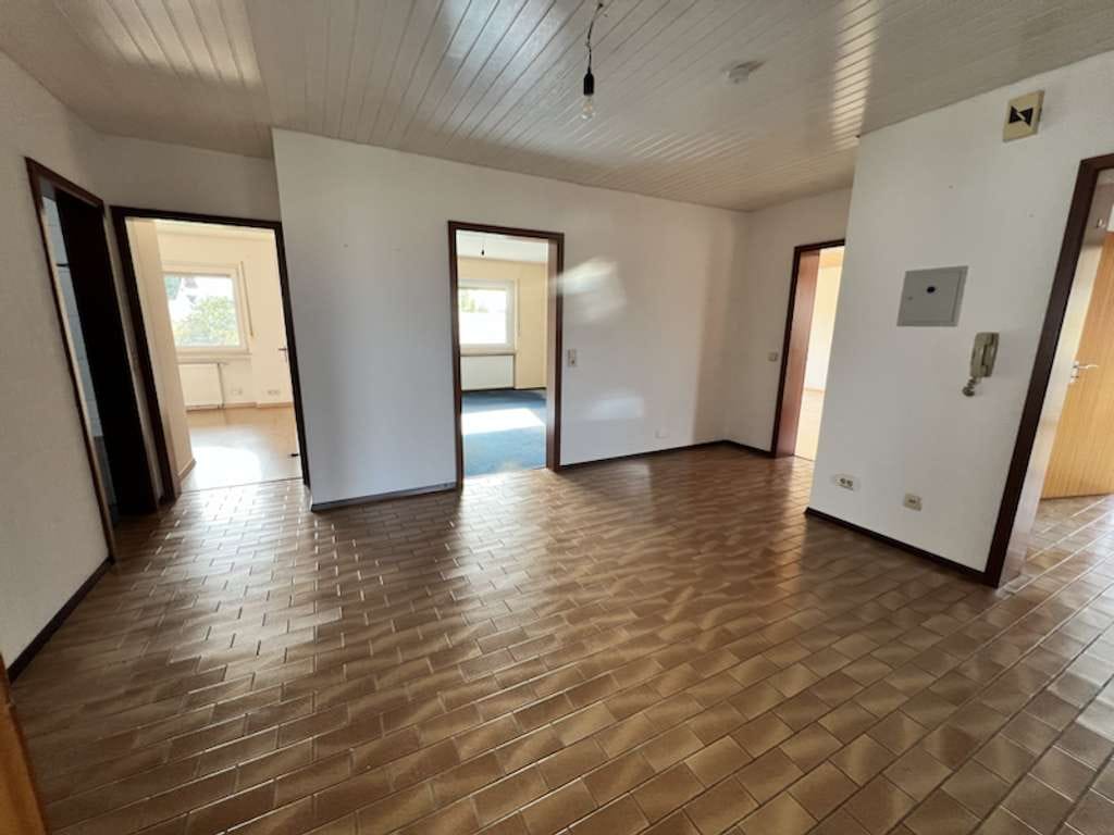 Immobilie in Dettenheim - Großzügiges Wohnen mit der Familie, als Generationenhaus oder zum Vermieten:  Freistehendes Haus mit - Bild 2