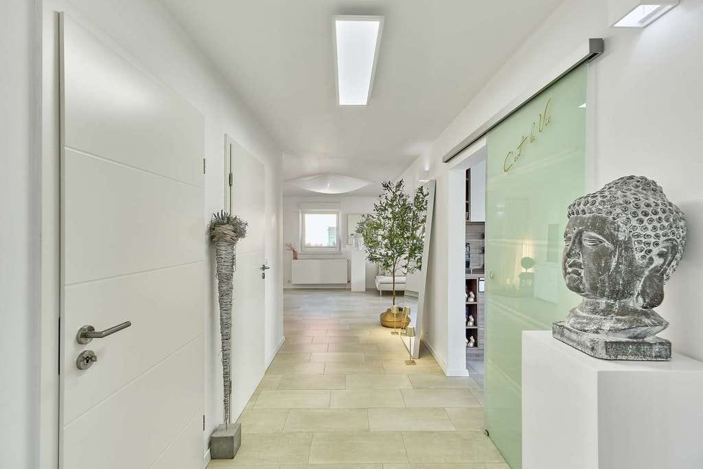Immobilie in Rödersheim-Gronau - Vielseitig nutzbares Designhaus mit elegantem Outdoor-Living - Bild 2