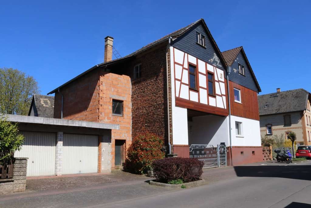 Immobilie in Fernwald - Ideal für Tierhaltung, Hobbys oder Handwerker: Schöne Hofreite in Fernwald-Albach - Bild 0