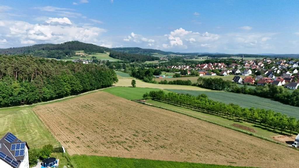 Immobilie in Igensdorf - Viel Platz für den Alltag: Großzügiges Einfamilienhaus in Igensdorf, Womo-Carport - Bild 1