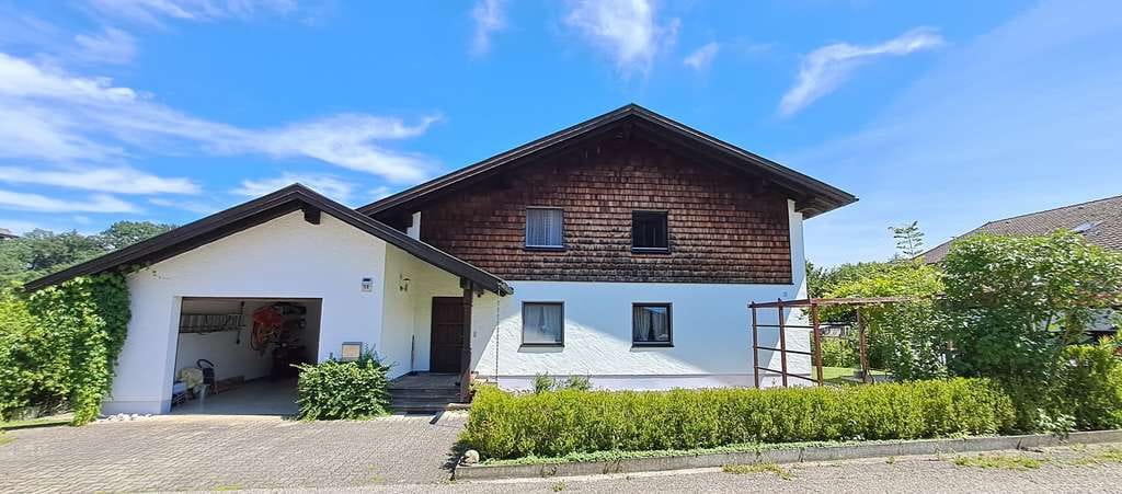 Immobilie in Garching an der Alz - EINMALIGE GELEGENHEIT: Gehobenes Einfamilienhaus mit traumhaftem Garten in Mauerberg bei Garching! - Bild 1