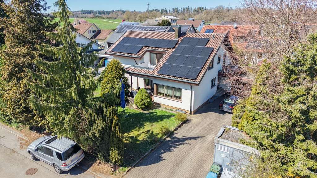 Immobilie in Ostrach - Großzügiges Einfamilienhaus mit 9 Zimmern, Garten und viel Potenzial in ruhiger Lage von Ostrach - Bild 0