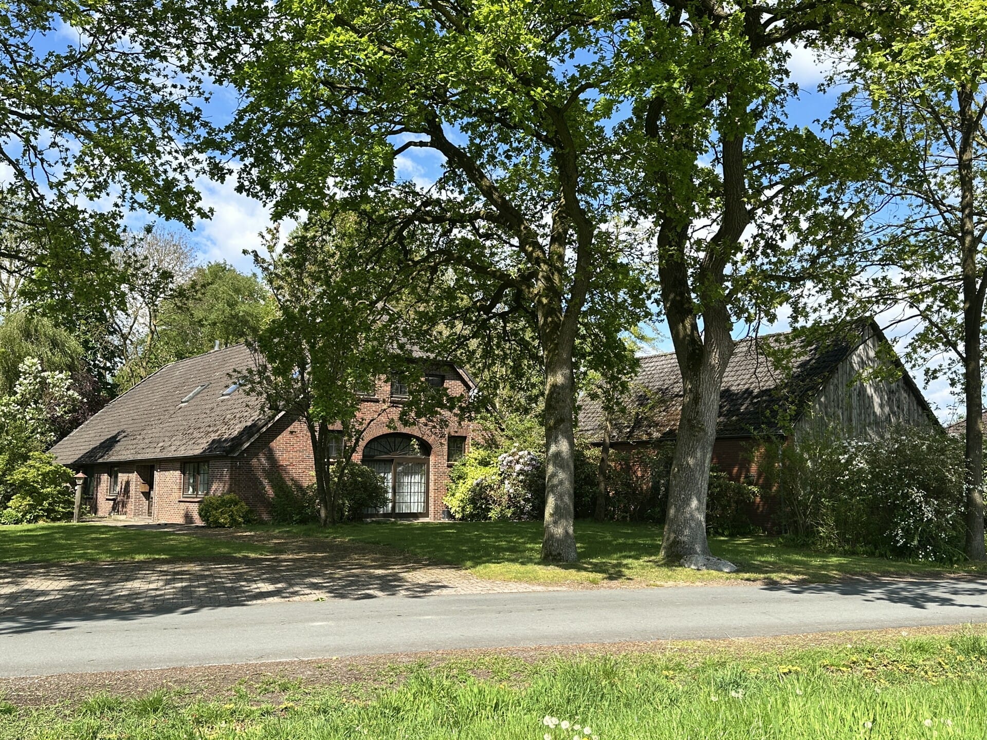 Immobilie in Wiefelstede - Ammerländer Bauernhaus in schöner Dorflage - Bild 2
