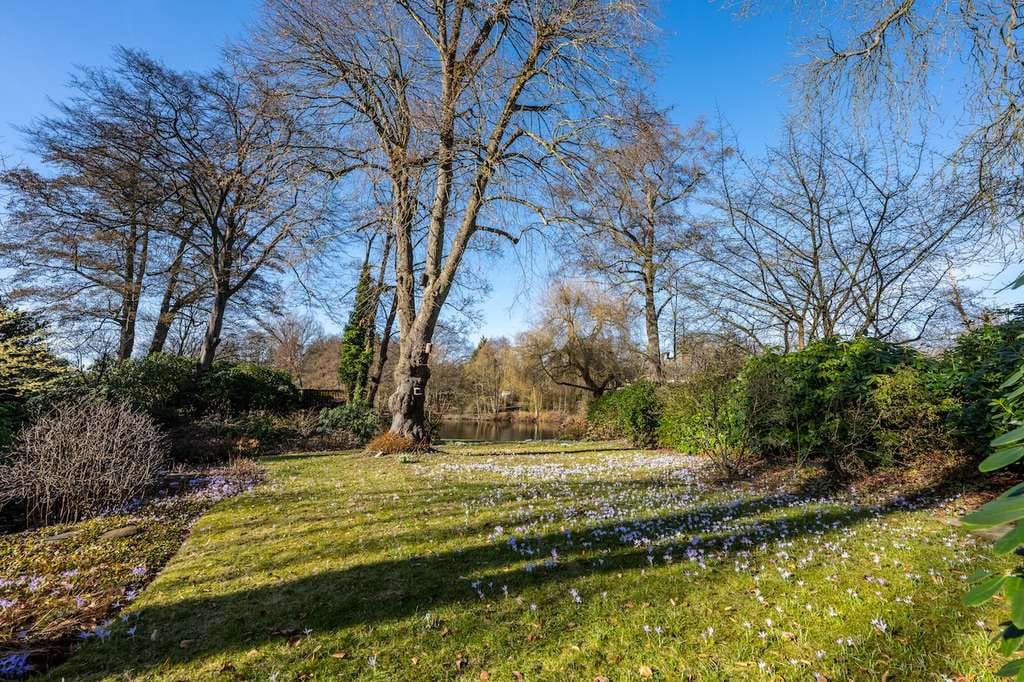 Immobilie in Wentorf bei Hamburg - Rarität: Zweifamilienhaus in unwiederbringlicher Lage mit traumhaft angelegtem Garten - Bild 3
