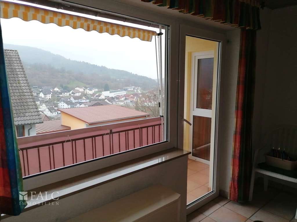 Immobilie in Eichenbühl - --Einfamilienhaus mit Einliegerwohnung mit super Fernsicht-- - Bild 1