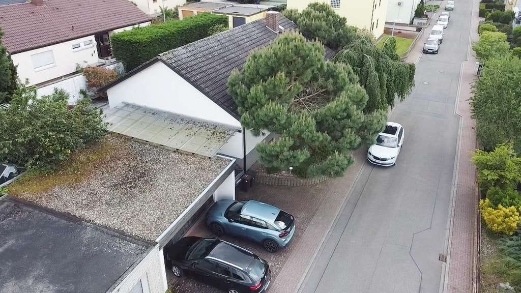 Immobilie in Hochdorf-Assenheim - Provisionsfreies Einfamilienhaus mit 594 m² Grundstück, Südgarten, Doppelgarage, Sauna - Bild 1