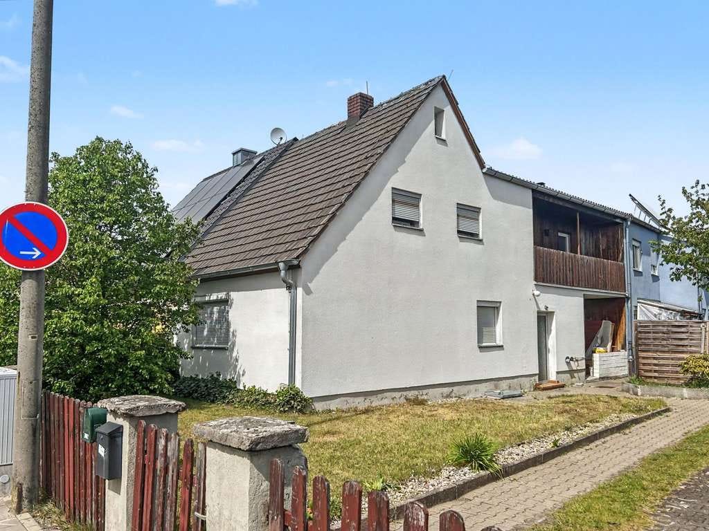 Immobilie in Roth - Einfamilienhaus in Roth: Familienfreundliches Zuhause mit flexiblem Raumkonzept - Bild 0