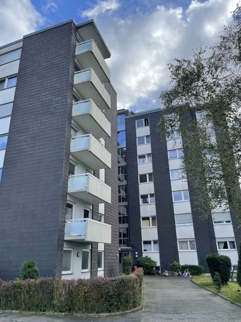 Immobilie in Dernbach (Westerwald) - Sechs Wohnungen und drei Garagen in gepflegtem Objekt – attraktives Investmentpaket mit Potenzial - Bild 1