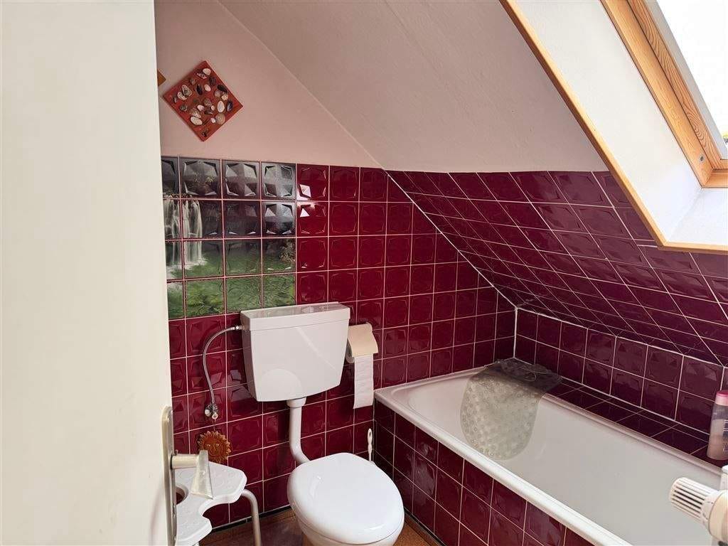 Immobilie in Beverungen - Beverungen-Dalhausen, Einfamilienhaus mit großem Gartengrundstück - Bild 1