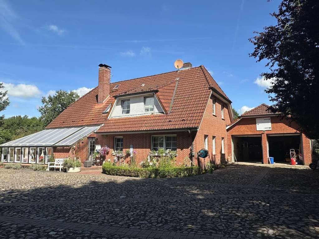 Immobilie in Estorf - Hier wird Ihr Traum von Freiheit wahr:
Großes Anwesen mit Gartenteich - Bild 0