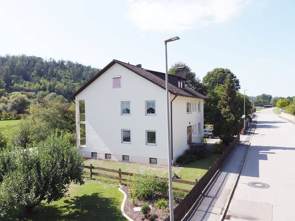 Immobilie in Schmidmühlen - Erdgeschoß-ETW mit Balkon, Gartenanteil und Garage in einem 3-Fam.-Wohnhaus - Bild 2