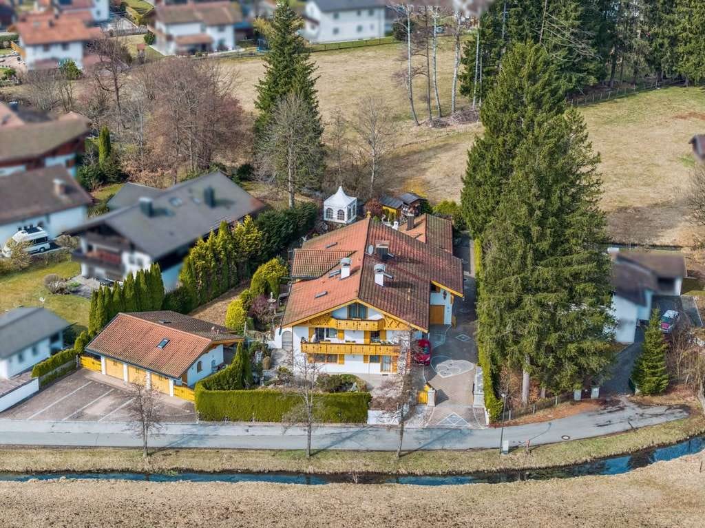 Immobilie in Grainau - Grainau: Repräsentatives Landhaus mit großem Garten und separatem Gästehaus - Bild 0