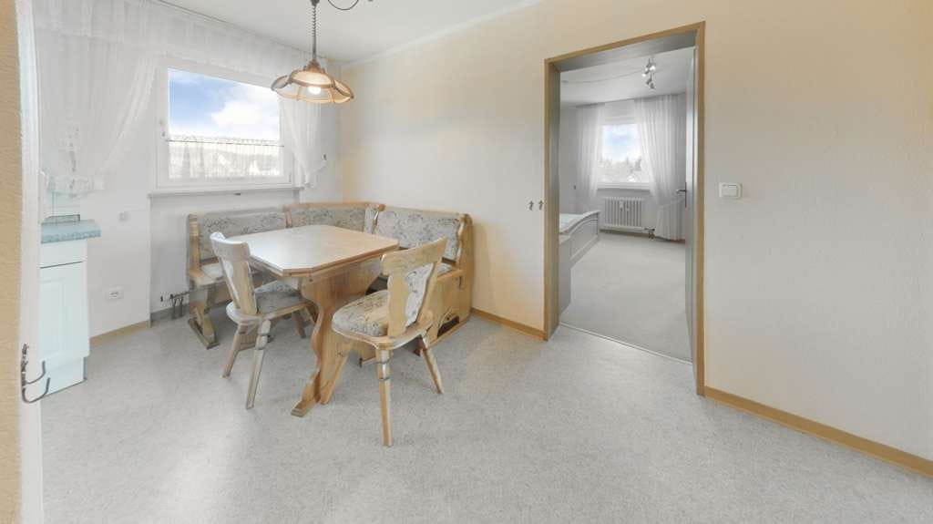 Immobilie in Hirschau - Gepflegte 2-Zimmer-Wohnung mit Balkon, Aufzug und guter Raumaufteilung - Bild 3