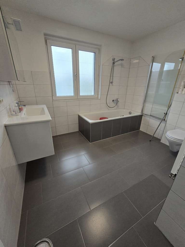 Immobilie in Ehningen - Lichtdurchflutete 3,5-Zimmer-Wohnung in ruhiger Lage von Ehningen – mit Balkon & Garage zu Verkaufen - Bild 3