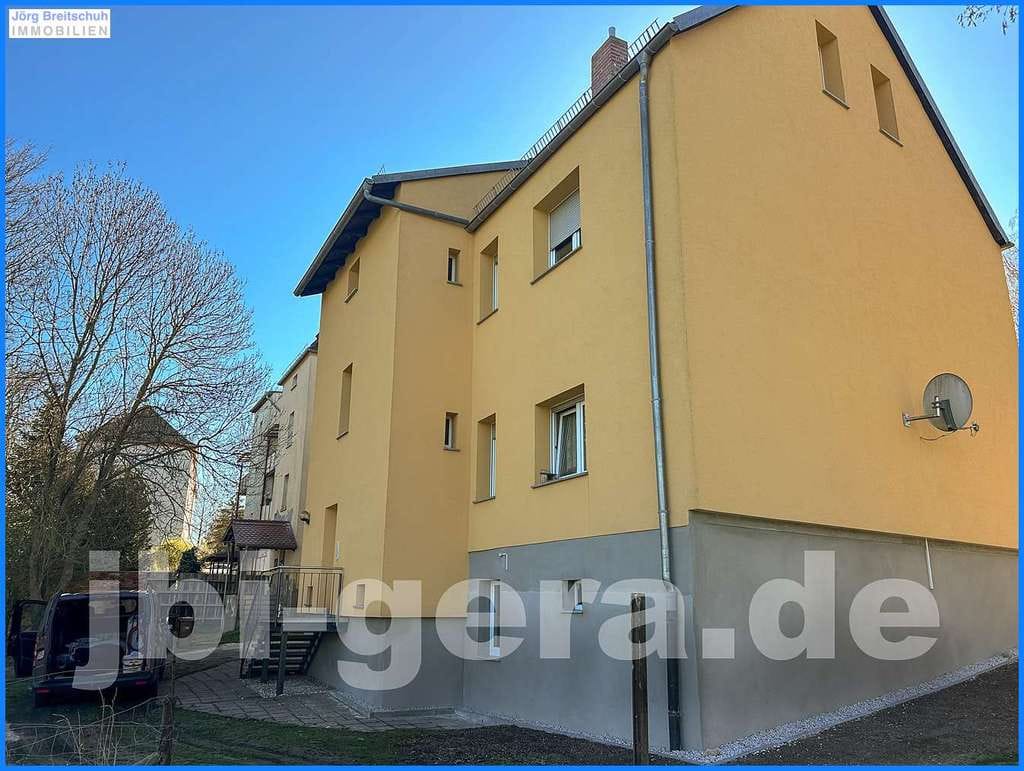 Immobilie in Zeitz - Freistehendes 4 Familienhaus mit Stellplätzen und Ausbaureserve im DG herrlicher Aussicht - Bild 1