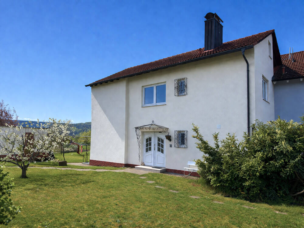Immobilie in Klingenberg am Main - Lichtdurchflutetes Einfamilienhaus mit großem Garten - ideal für Familien - Bild 0