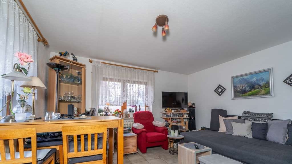 Immobilie in Singen (Hohentwiel) - Erdgeschoss-Komfort mit Terrasse und durchdachtem Grundriss! - Bild 2