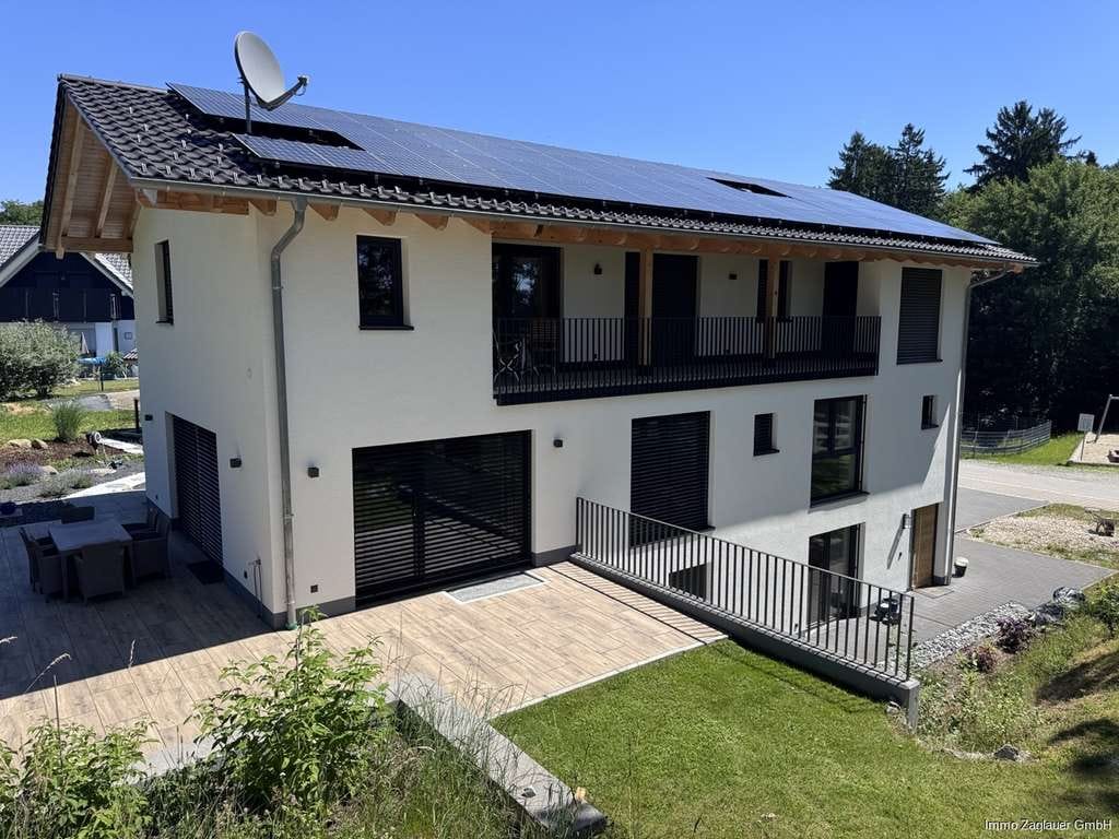 Immobilie in Auerbach - Einziehen statt bauen: A+ Traumhaus mit Einliegerwohnung & Waldblick in Auerbach - Bild 0