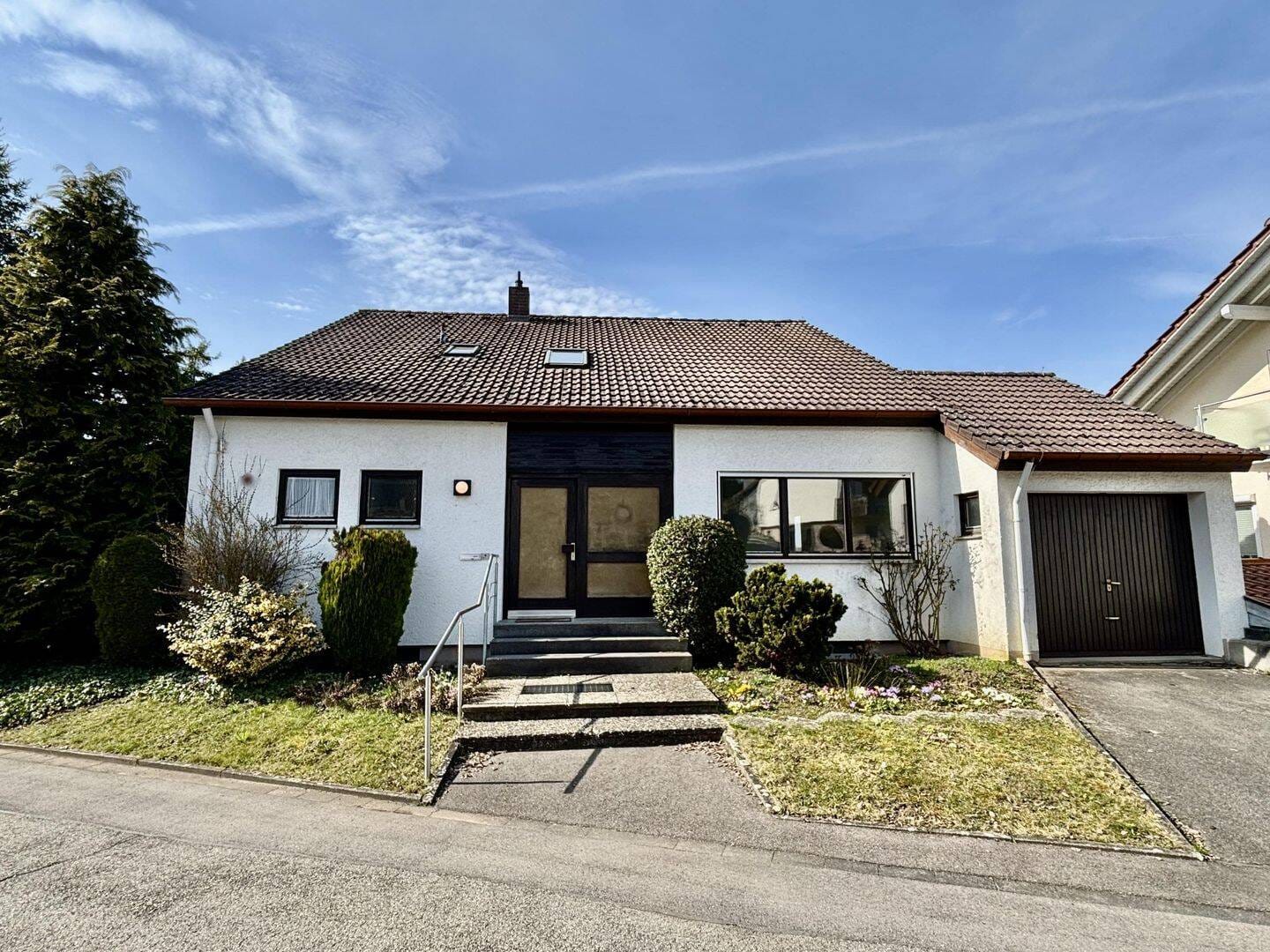 Immobilie in Mengen - Viel Platz & Potential in schöner Lage - Bild 1
