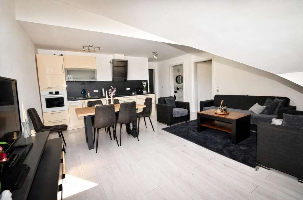 Immobilie in Meckenbeuren - TOP moderne Dachgeschosswohnung mit Balkon - ca. 58 m² - 1 Stellplätzen - Bild 2