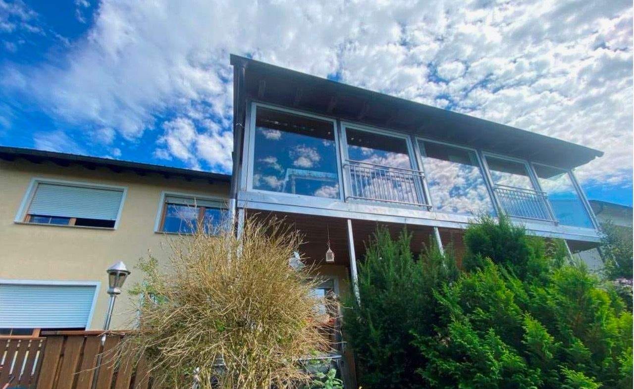 Immobilie in Grafenwiesen - Mehrgenerationenhaus mit viel Potential und großem Garten - Bild 2