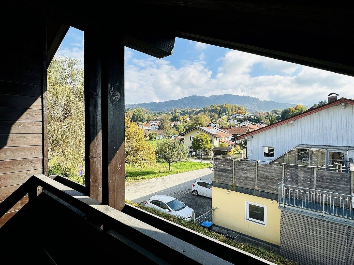 Immobilie in Neubeuern - Dachgeschosswohnung mit Südbalkon - Großzügig wohnen in Neubeuern - Bild 2