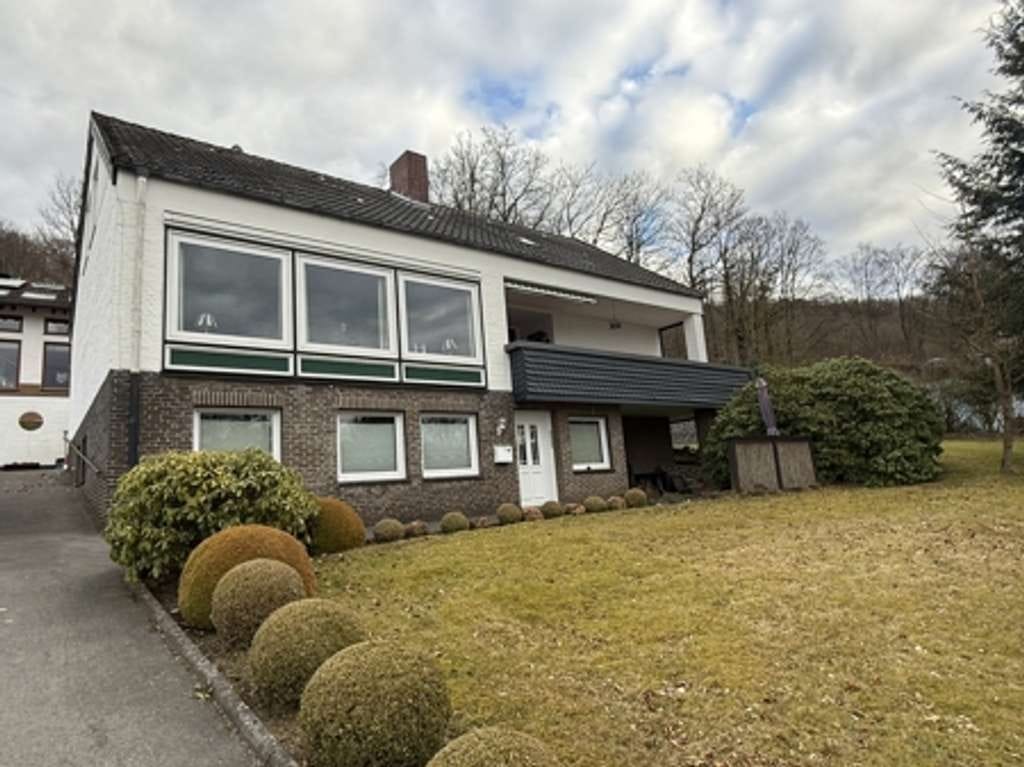 Immobilie in Balve - Geräumiges Einfamilienhaus mit Einliegerwohnung, Garage und großem Grundstück  (Erbpacht) in Balve - Bild 0