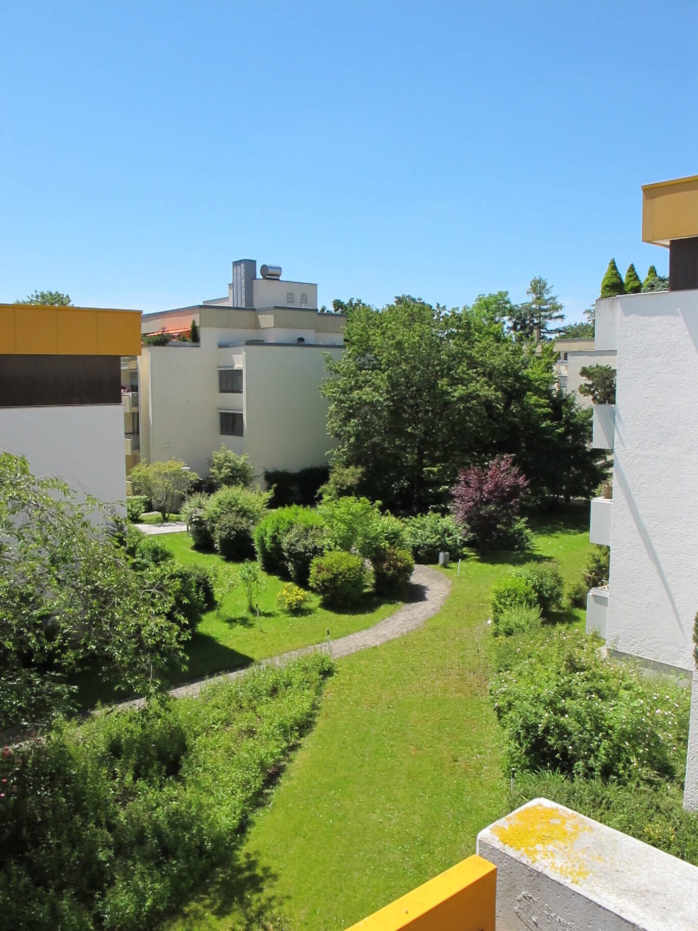 Immobilie in Grünwald - Leben im Park und Ortskernnah! 4-Zimmer-Wohnung mit schönem Ausblick - Bild 4
