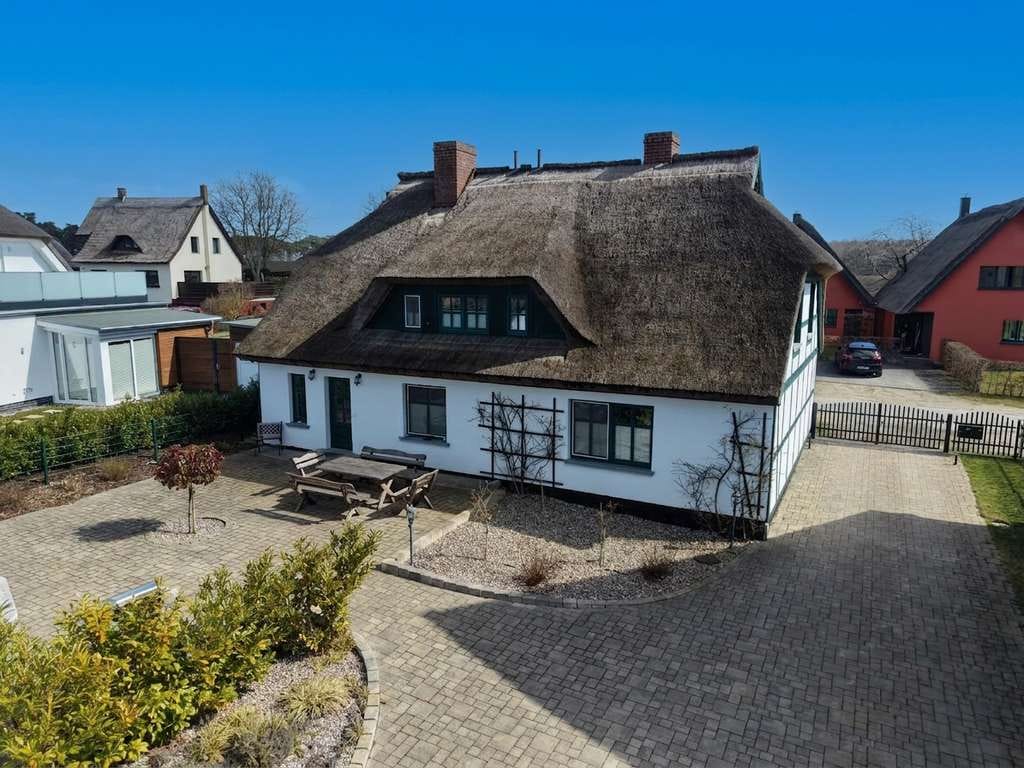 Immobilie in Putbus - Reetgedecktes Einfamilienhaus mit Nebengelass in Naturlage - Bild 0