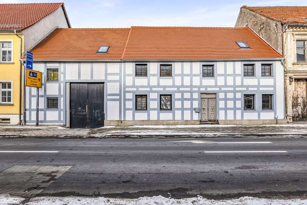 Immobilie in Fehrbellin - Renoviertes Mehrfamilienhaus in Fehrbellin - Solide Substanz mit Potenzial! - Bild 0