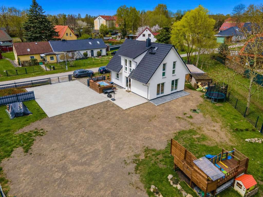 Immobilie in Groß Mohrdorf - Modernes Einfamilienhaus aus 2019 mit großzügigem Grundstück in Groß Mohrdorf - Bild 2