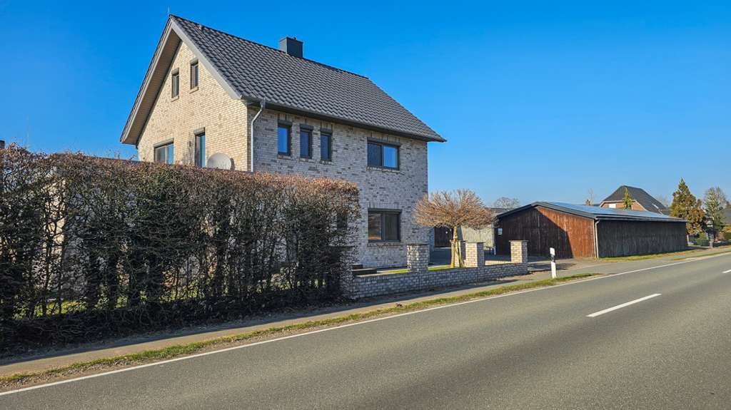 Immobilie in Wagenfeld - Großzügiges Haus nach KFW-40-Standart mit vielen Nebengebäude! Wohngebäude 2017 hochwertig saniert! - Bild 1