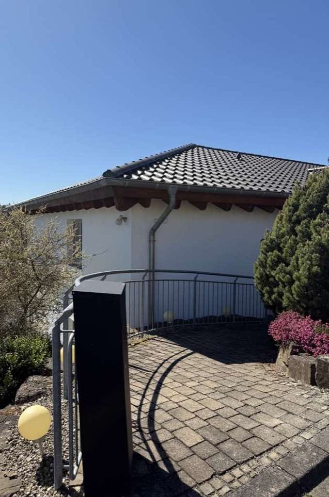 Immobilie in Daun - Sehr gepflegtes Wohnhaus mit Wärmepumpe, Aufzug, Terrasse, Balkon, Garage und Fernblick Daun (31) - Bild 4