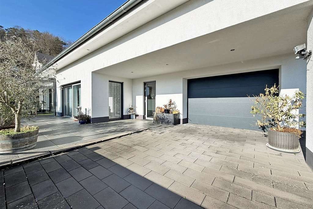 Immobilie in Trassem - Moderner, energieeffizienter und altersgerechter Bungalow in Trassem mit großem Garten als Bauland - Bild 2