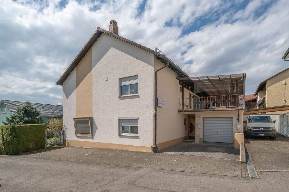 Immobilie in Gailingen am Hochrhein - Gepflegtes 2-Familienhaus in zentraler Lage von Gailingen - Bild 1