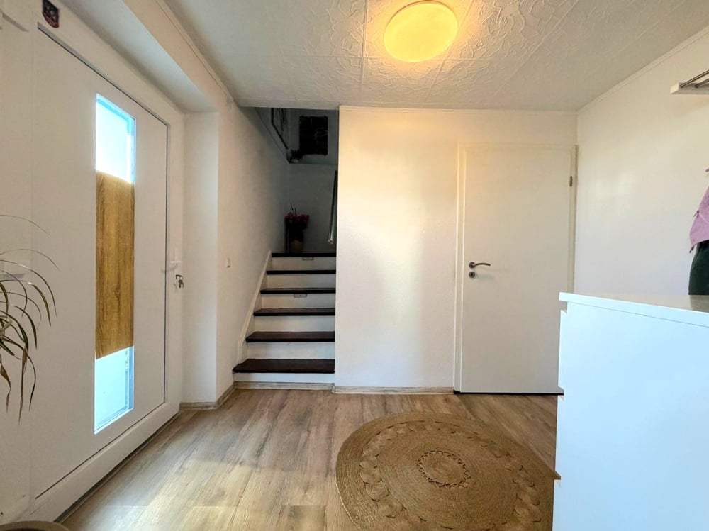 Immobilie in Selbitz - Einfamilienhaus in Selbitz – Garten, Terrasse, Kamin und Garage auf 441 qm Grundstück - Bild 1