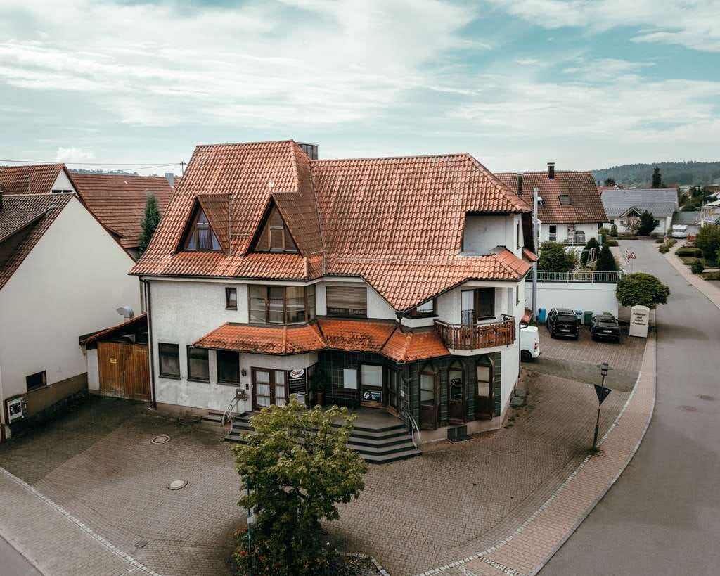 Immobilie in Geislingen - Vielseitige Kapitalanlage: Mehrfamilienhaus mit integrierter Gewerbeeinheit - Bild 0