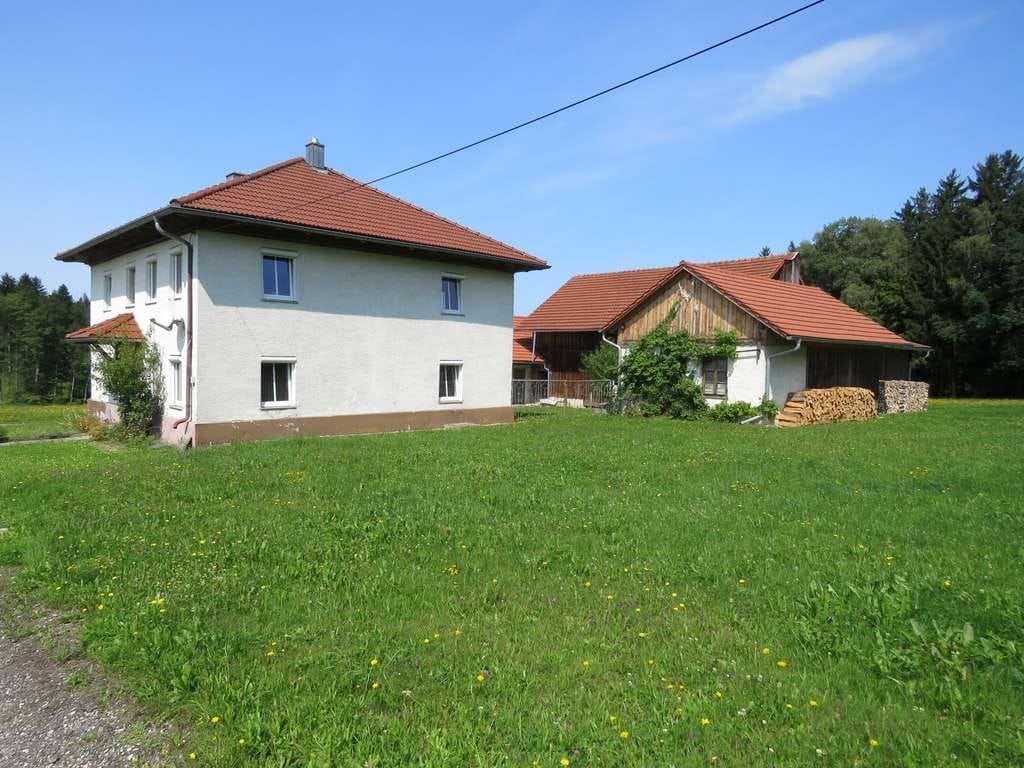Immobilie in Außernzell - Vierseithofstelle in absolut ruhiger fast Alleinlage mit Aussicht zw. Deggendorf und Passau - Bild 3