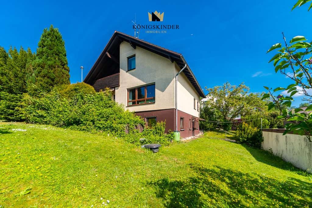 Immobilie in Ebersbach an der Fils - Familientraum in Ebersbach an der Fils – Einfamilienhaus mit großem Potenzial und schönem Garten - Bild 0