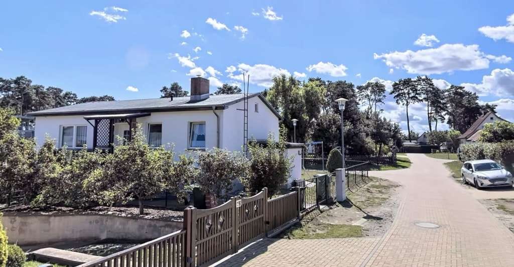 Immobilie in Lubmin - Zweifamilienhaus in Toplage von Lubmin – Nur wenige Gehminuten zum Strand - Bild 1