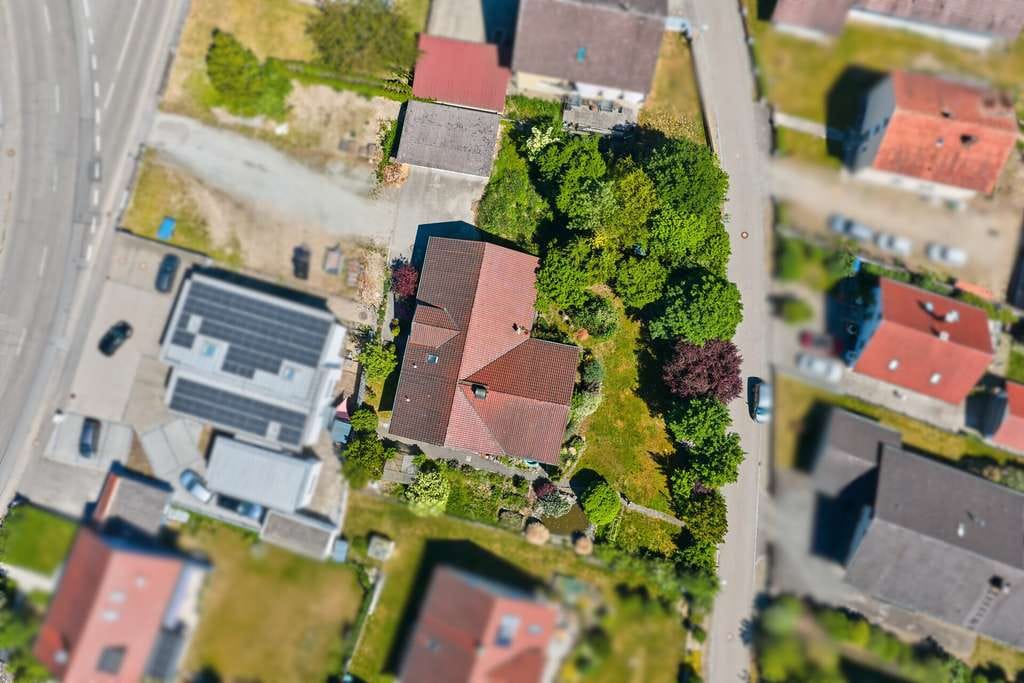 Immobilie in Parkstetten - IHRE CHANCE - 1682 m² im Herzen von Parkstetten mit TOP Ein-Zweifamilienhaus - Bild 1