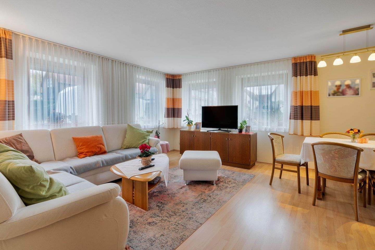 Immobilie in Laichingen - Einfamilienhaus mit Scheune und viel Potenzial in Laichingen/Machtolsheim - Bild 2
