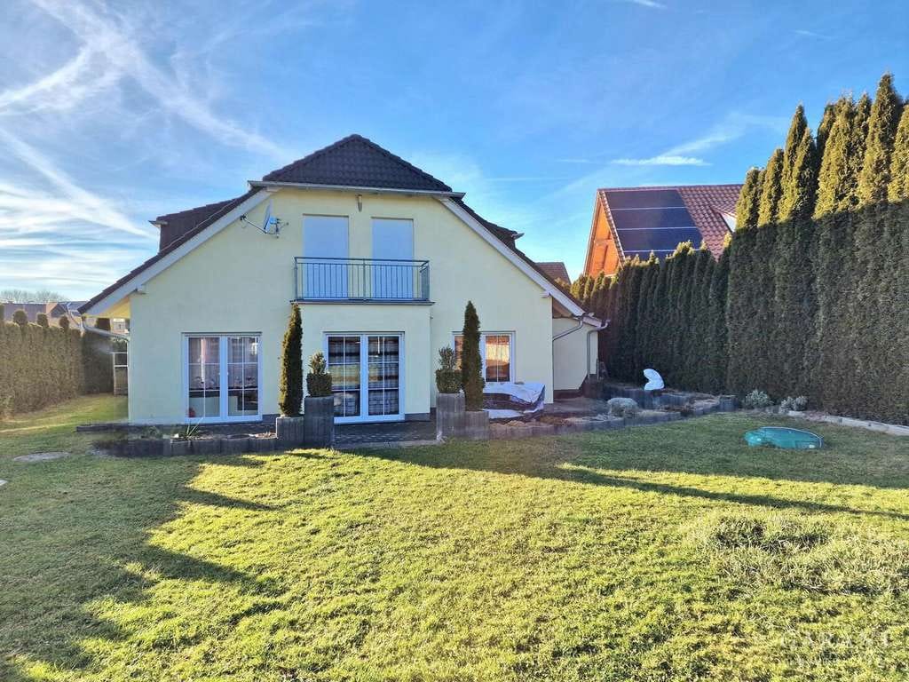 Immobilie in Ebersbach-Musbach - Schickes Einfamilienhaus in ruhiger Lage! - Bild 0