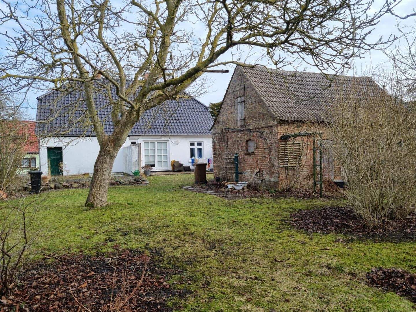 Immobilie in Altenkirchen - Charmantes Einfamilienhaus mit Nebengebäude in ruhiger Lage von Altenkirchen - Bild 1