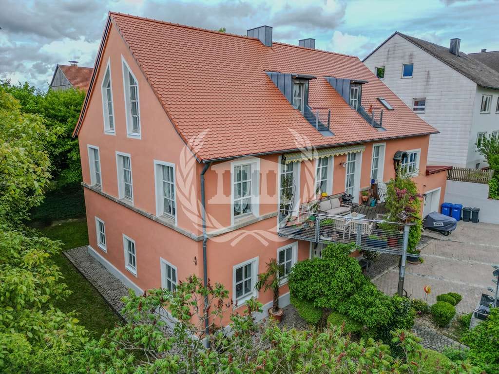 Immobilie in Bad Abbach - Historisches ehemaliges Schulgebäude mit Einliegerwohnung und Wellnessbereich in Bad Abbach-Peising! - Bild 0
