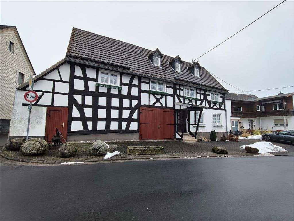 Immobilie in Westerburg - Charmantes Fachwerkhaus mit historischem Flair - Bild 1