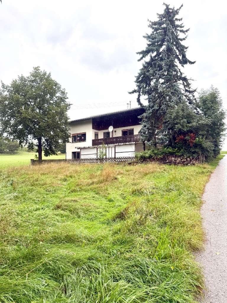 Immobilie in Dorfen - Landleben mit Charme, Haus mit Herz und Entwicklungschance - idyllische Lage, ebenerdiger Zugang - Bild 0